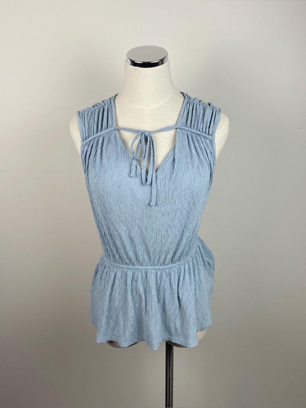 Monteau Light Blue Textured Sleeveless V Neck Tie Front Cinched Blouse Top XL